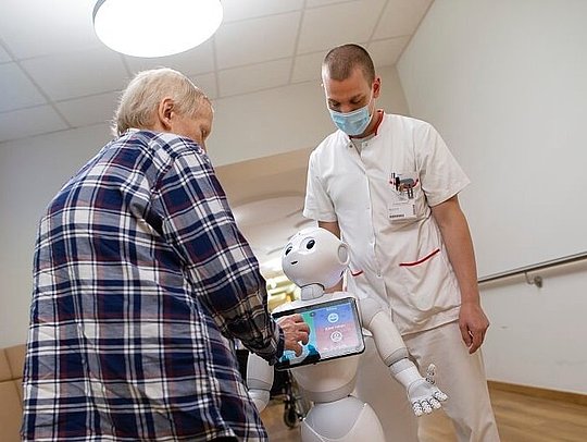 Roboter Pepper in der Demenz und Delir Station Klinik für Geriatrie St. Marien Hospital